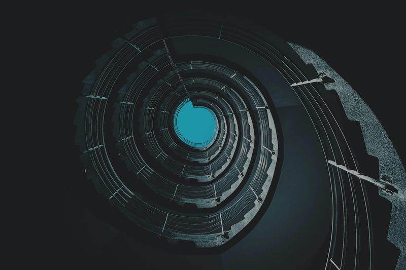 What is a product growth loop? 
 7 leading examples
